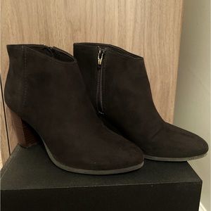 Old Navy Black Womens Booties Pointed Toe Block Heel Zipper Size 7